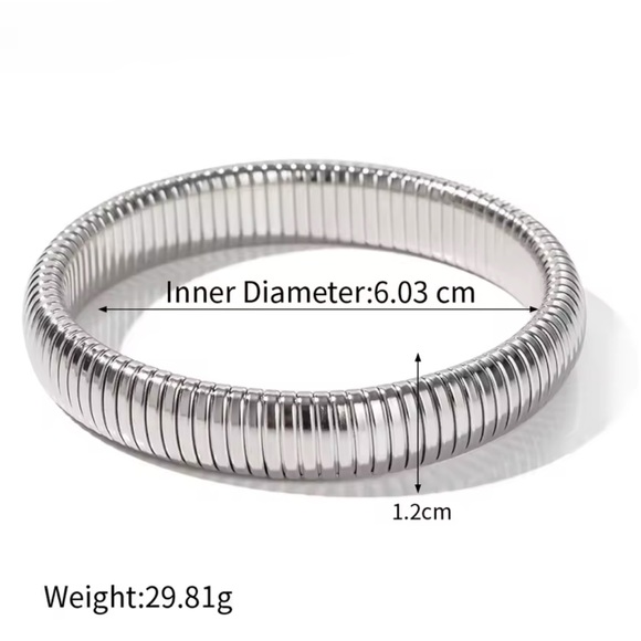 ◾️Silver Flexible Ribbed Designed Bracelet - Picture 11 of 13